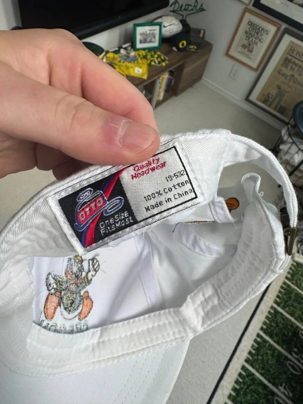 *VINTAGE & RARE* Oregon Ducks x Disney 'Donald Duck' Strapback in White
